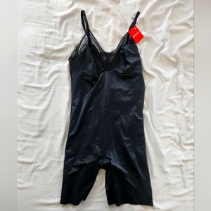 Spanx bodysuit. Size L. New w tags.